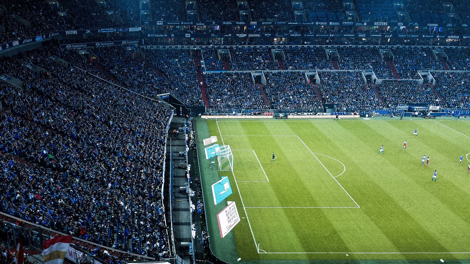 德甲激烈拼刺:攻坚战中展现极限运动精神